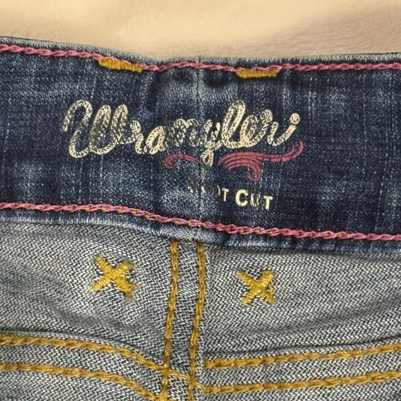 Wrangler Women's Blue Denim Jeans Classic Bootcut Fit Casual Everyday Pants - Picture 3 of 9